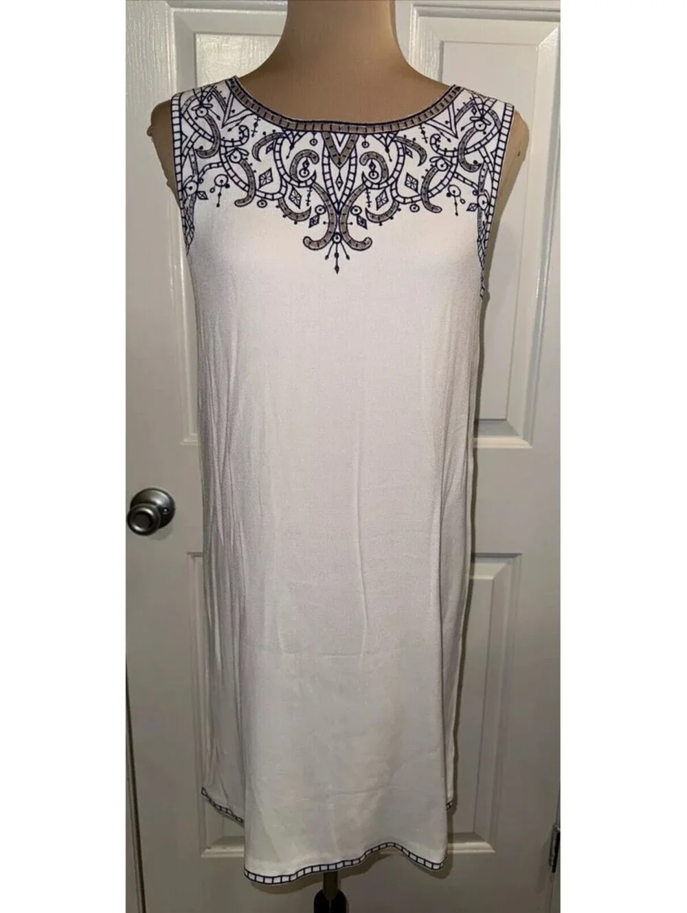 Ella Moss White and Blue Embroidered Neckline Dress Size Small